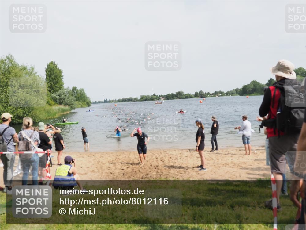 21.06.2025 - 27. Vierlanden-Triathlon MichiJ http://msf.ph/oto/8012116 15.06.2026 10:14:27 Schwimmen 482, 565, 615, 618 meine-sportfotos.de