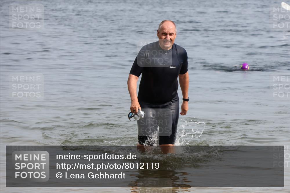 15.06.2025 - 27. Vierlanden-Triathlon Lena Gebhardt http://msf.ph/oto/8012119 15.06.2025 10:09:55 Schwimmen 466 meine-sportfotos.de
