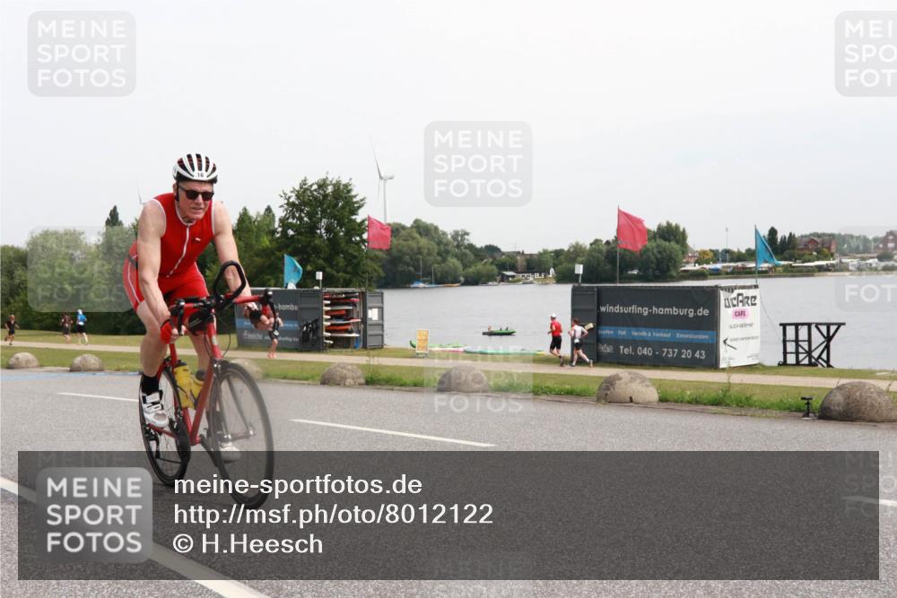 15.06.2025 - 27. Vierlanden-Triathlon H.Heesch http://msf.ph/oto/8012122 15.06.2025 11:06:21 Radfahren 16, 206, 485, 705, 760 meine-sportfotos.de