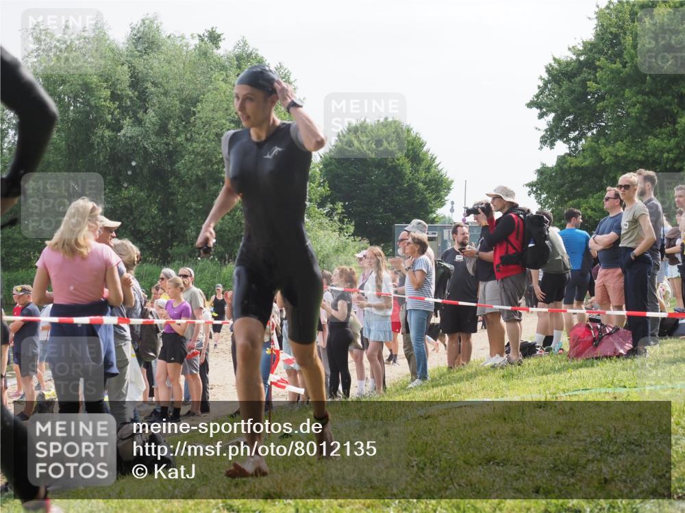 15.06.2025 - 27. Vierlanden-Triathlon KatJ http://msf.ph/oto/8012135 15.06.2025 10:13:56 Schwimmen 472, 490, 513, 540 meine-sportfotos.de