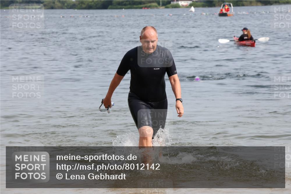 15.06.2025 - 27. Vierlanden-Triathlon Lena Gebhardt http://msf.ph/oto/8012142 15.06.2025 10:09:57 Schwimmen 466 meine-sportfotos.de