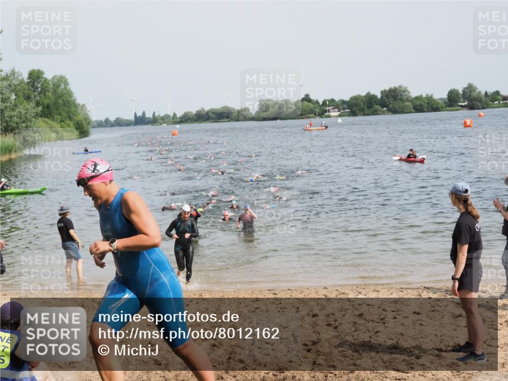 21.06.2025 - 27. Vierlanden-Triathlon MichiJ http://msf.ph/oto/8012162 15.06.2026 10:14:37 Schwimmen 546, 559, 609, 615 meine-sportfotos.de
