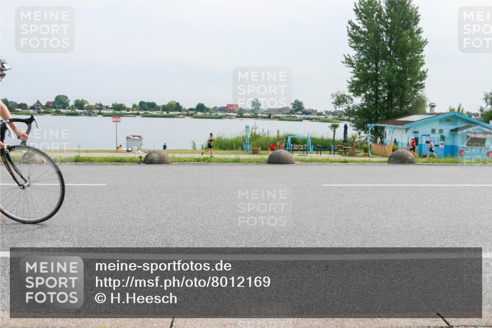 15.06.2025 - 27. Vierlanden-Triathlon H.Heesch http://msf.ph/oto/8012169 15.06.2025 11:06:07 Radfahren 220, 569, 732 meine-sportfotos.de