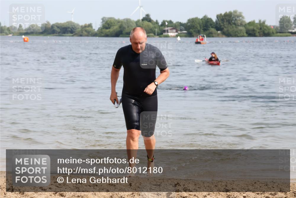 15.06.2025 - 27. Vierlanden-Triathlon Lena Gebhardt http://msf.ph/oto/8012180 15.06.2025 10:09:59 Schwimmen 466 meine-sportfotos.de