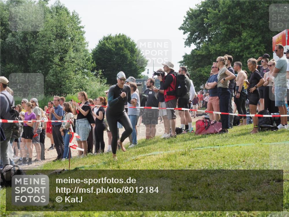 15.06.2025 - 27. Vierlanden-Triathlon KatJ http://msf.ph/oto/8012184 15.06.2025 10:14:02 Schwimmen 472, 475, 490, 540 meine-sportfotos.de