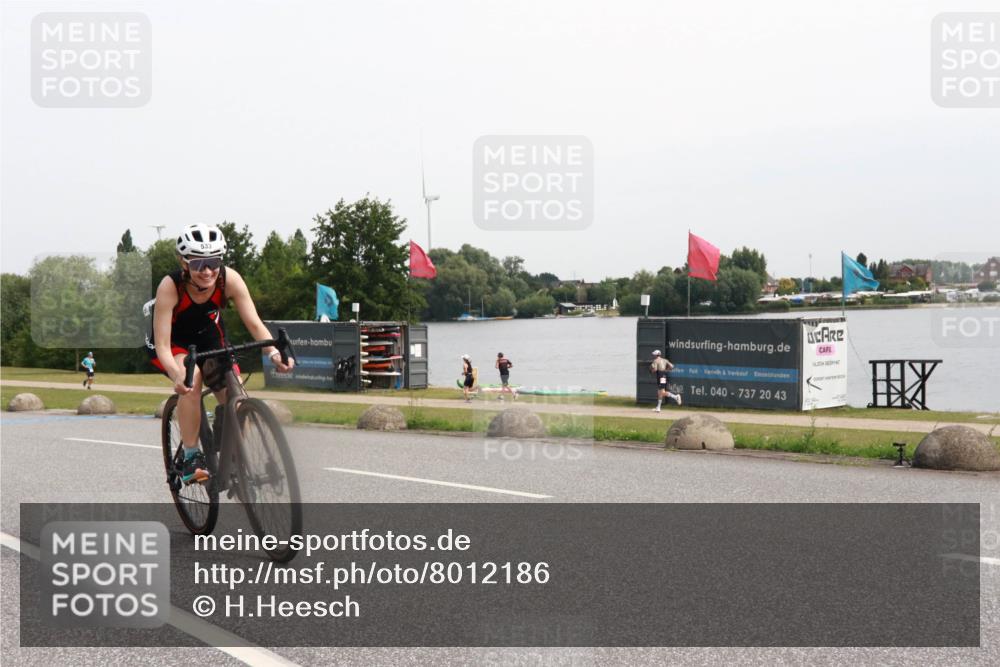 15.06.2025 - 27. Vierlanden-Triathlon H.Heesch http://msf.ph/oto/8012186 15.06.2025 11:06:44 Radfahren 533 meine-sportfotos.de