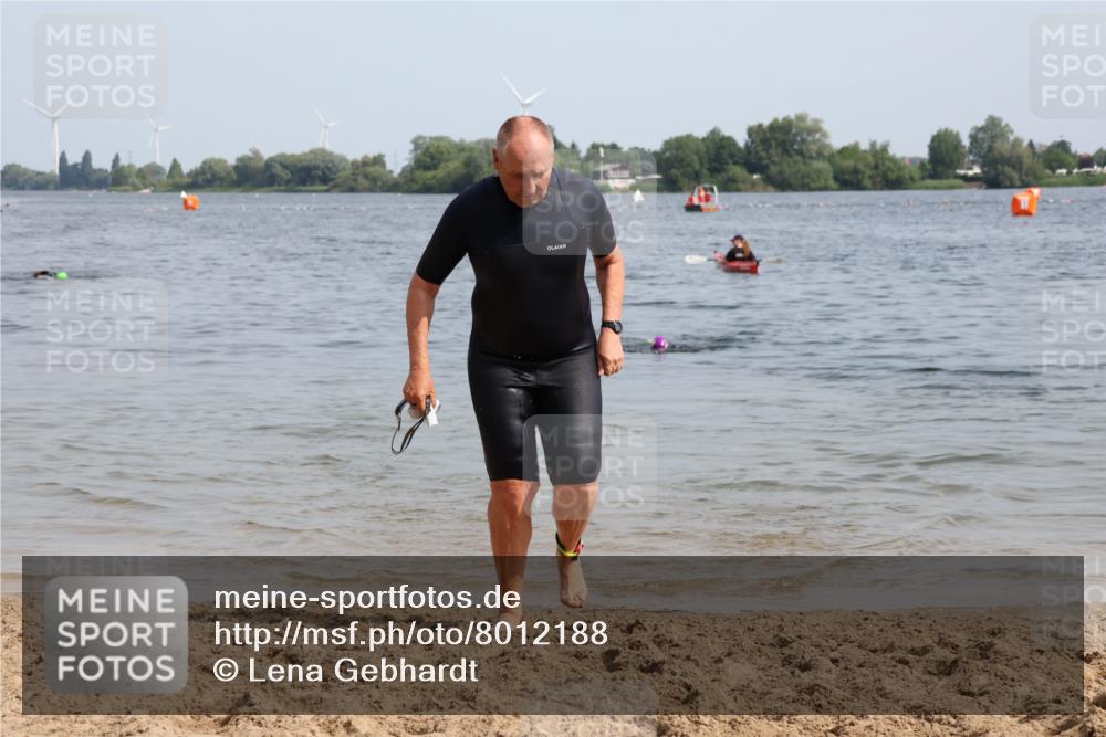 15.06.2025 - 27. Vierlanden-Triathlon Lena Gebhardt http://msf.ph/oto/8012188 15.06.2025 10:10:00 Schwimmen 466 meine-sportfotos.de