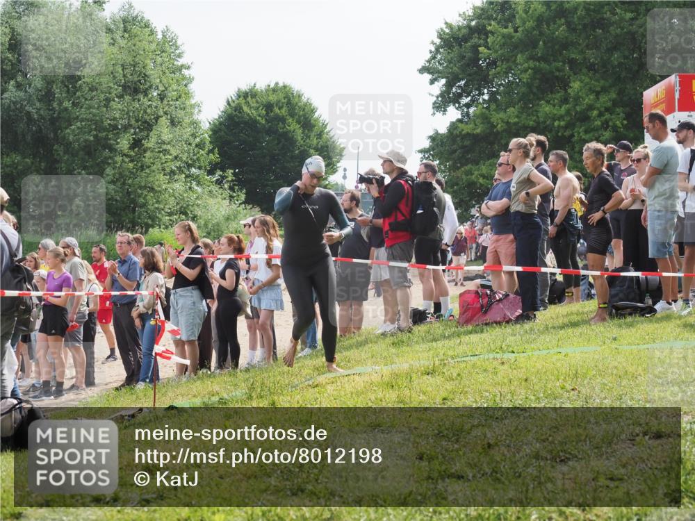 15.06.2025 - 27. Vierlanden-Triathlon KatJ http://msf.ph/oto/8012198 15.06.2025 10:14:02 Schwimmen 472, 475, 490, 540 meine-sportfotos.de