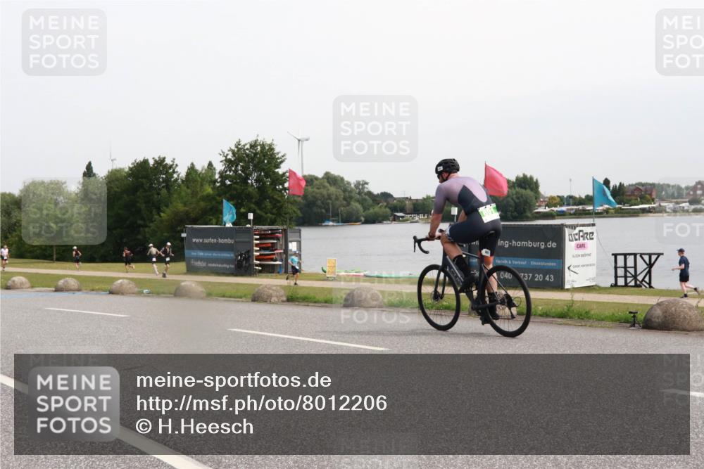 15.06.2025 - 27. Vierlanden-Triathlon H.Heesch http://msf.ph/oto/8012206 15.06.2025 11:06:50 Radfahren 21, 593 meine-sportfotos.de