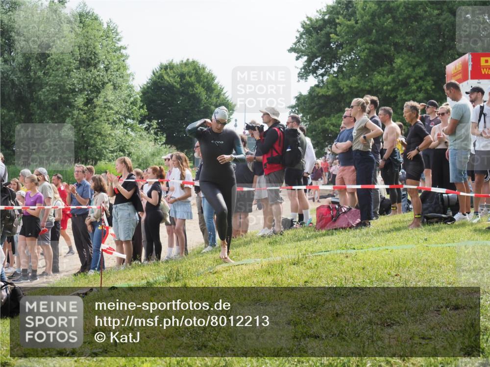 15.06.2025 - 27. Vierlanden-Triathlon KatJ http://msf.ph/oto/8012213 15.06.2025 10:14:02 Schwimmen 472, 475, 490, 540 meine-sportfotos.de