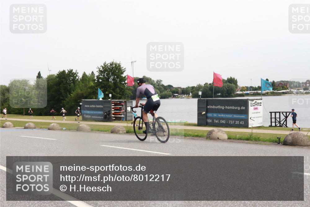 15.06.2025 - 27. Vierlanden-Triathlon H.Heesch http://msf.ph/oto/8012217 15.06.2025 11:06:50 Radfahren 21, 593 meine-sportfotos.de