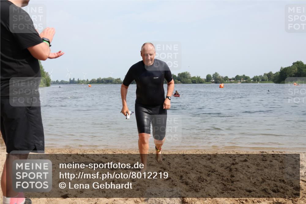 15.06.2025 - 27. Vierlanden-Triathlon Lena Gebhardt http://msf.ph/oto/8012219 15.06.2025 10:10:01 Schwimmen 466 meine-sportfotos.de