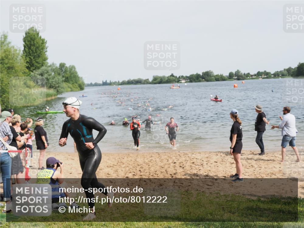 21.06.2025 - 27. Vierlanden-Triathlon MichiJ http://msf.ph/oto/8012222 15.06.2026 10:14:41 Schwimmen 546, 559, 609, 615 meine-sportfotos.de