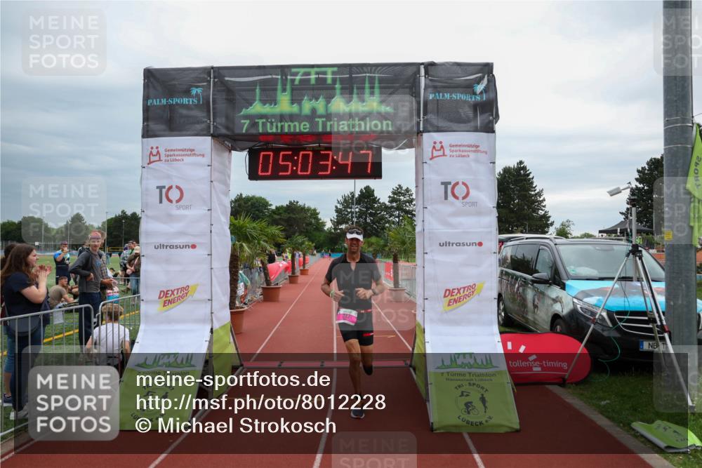 15.06.2025 - 7 Türme Triathlon Michael Strokosch http://msf.ph/oto/8012228 15.06.2025 15:03:47 Ziel 247 meine-sportfotos.de