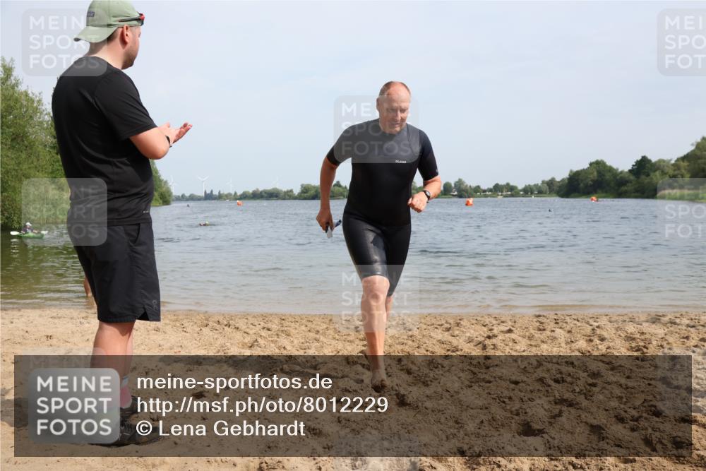 15.06.2025 - 27. Vierlanden-Triathlon Lena Gebhardt http://msf.ph/oto/8012229 15.06.2025 10:10:02 Schwimmen 466 meine-sportfotos.de
