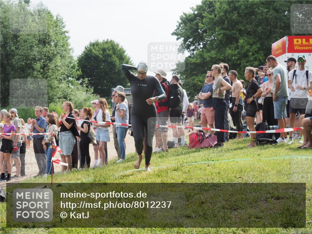 15.06.2025 - 27. Vierlanden-Triathlon KatJ http://msf.ph/oto/8012237 15.06.2025 10:14:03 Schwimmen 472, 475, 490, 540 meine-sportfotos.de