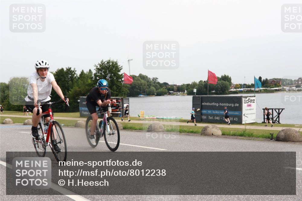 15.06.2025 - 27. Vierlanden-Triathlon H.Heesch http://msf.ph/oto/8012238 15.06.2025 11:06:52 Radfahren 21, 214, 593, 691 meine-sportfotos.de