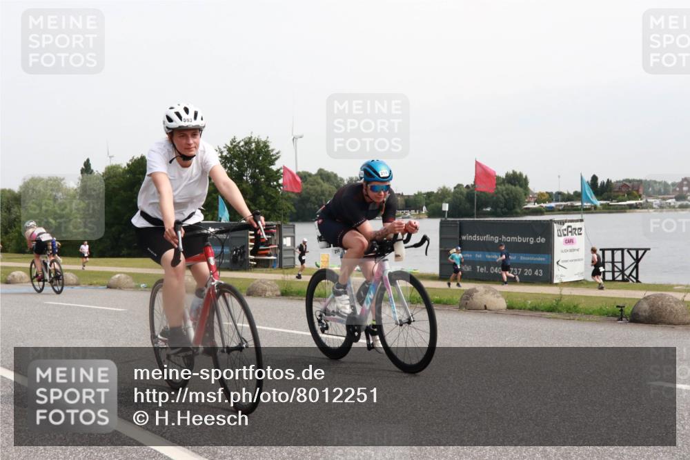 15.06.2025 - 27. Vierlanden-Triathlon H.Heesch http://msf.ph/oto/8012251 15.06.2025 11:06:53 Radfahren 21, 214, 227, 593, 691 meine-sportfotos.de