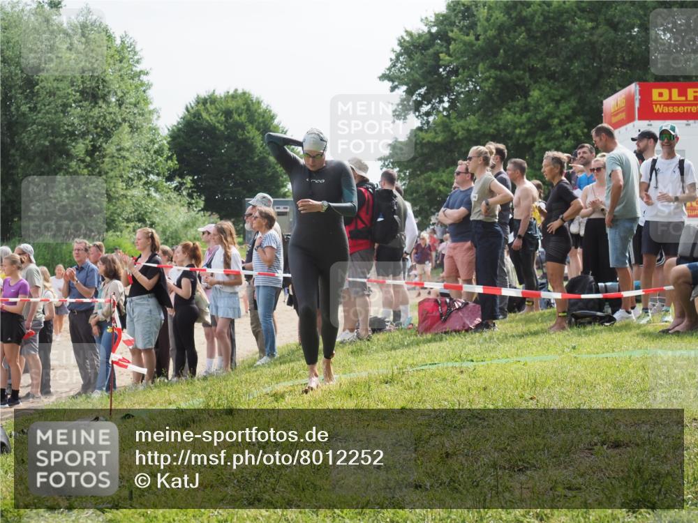15.06.2025 - 27. Vierlanden-Triathlon KatJ http://msf.ph/oto/8012252 15.06.2025 10:14:03 Schwimmen 472, 475, 490, 540 meine-sportfotos.de
