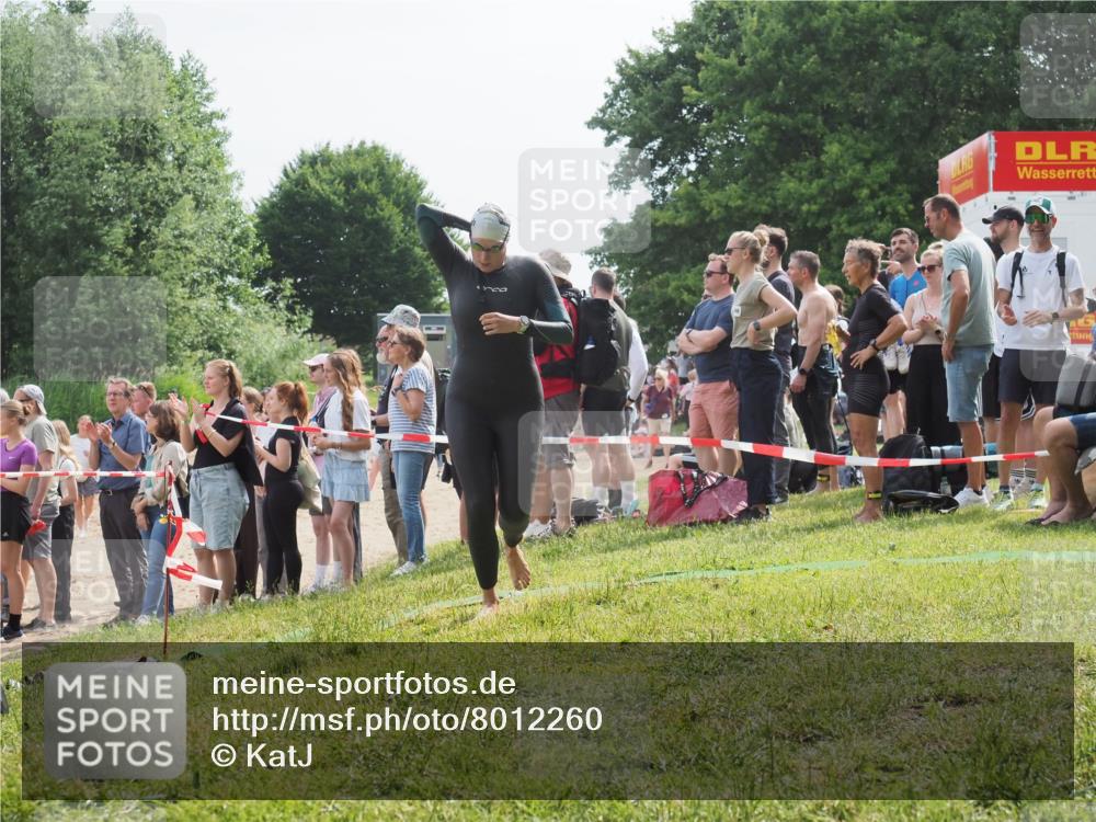 15.06.2025 - 27. Vierlanden-Triathlon KatJ http://msf.ph/oto/8012260 15.06.2025 10:14:03 Schwimmen 472, 475, 490, 540 meine-sportfotos.de