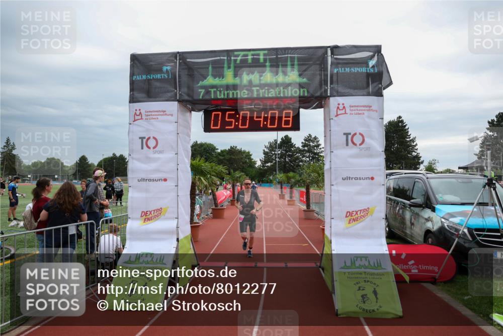 15.06.2025 - 7 Türme Triathlon Michael Strokosch http://msf.ph/oto/8012277 15.06.2025 15:04:08 Ziel 256 meine-sportfotos.de