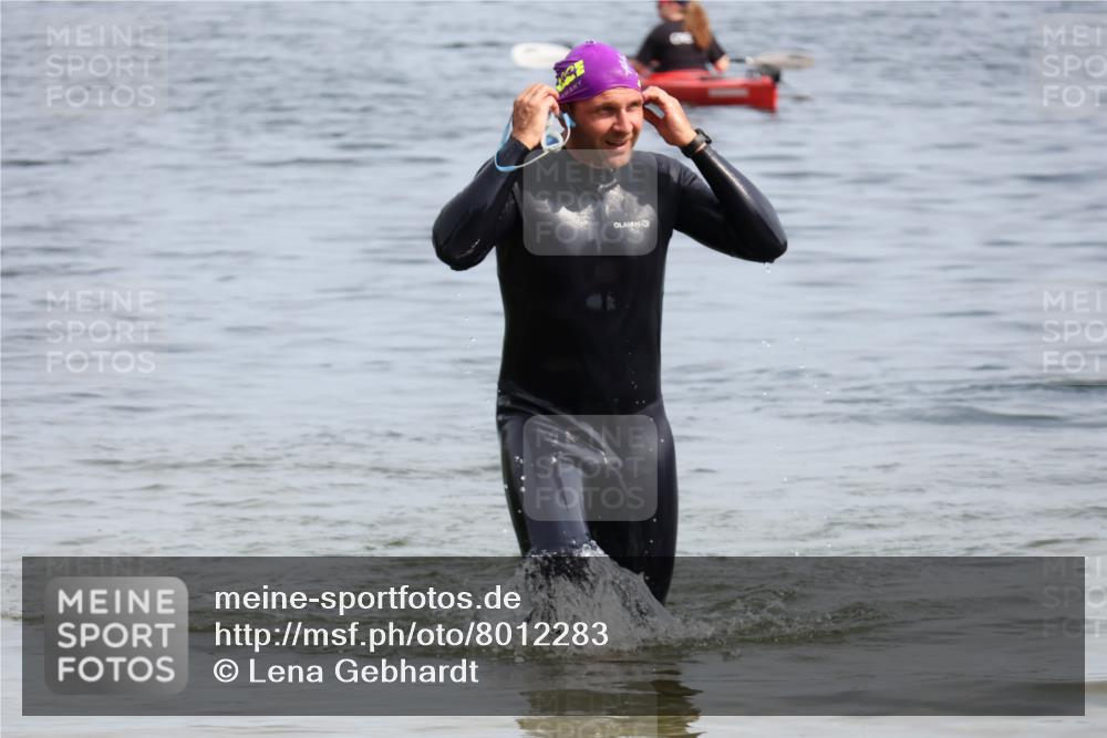 15.06.2025 - 27. Vierlanden-Triathlon Lena Gebhardt http://msf.ph/oto/8012283 15.06.2025 10:10:16 Schwimmen 417, 444 meine-sportfotos.de