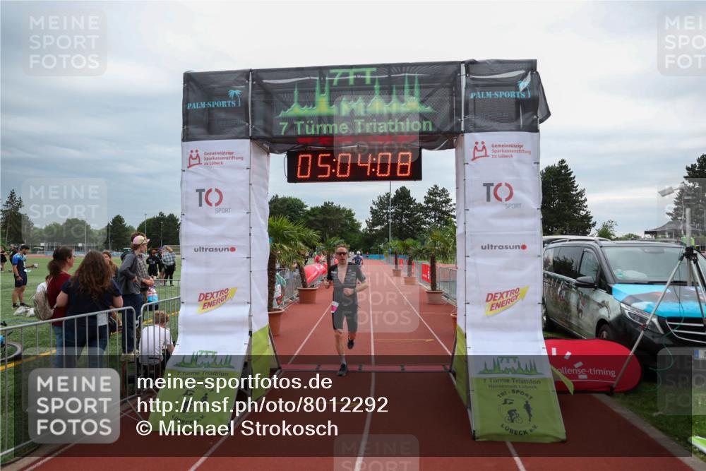 15.06.2025 - 7 Türme Triathlon Michael Strokosch http://msf.ph/oto/8012292 15.06.2025 15:04:08 Ziel 256 meine-sportfotos.de