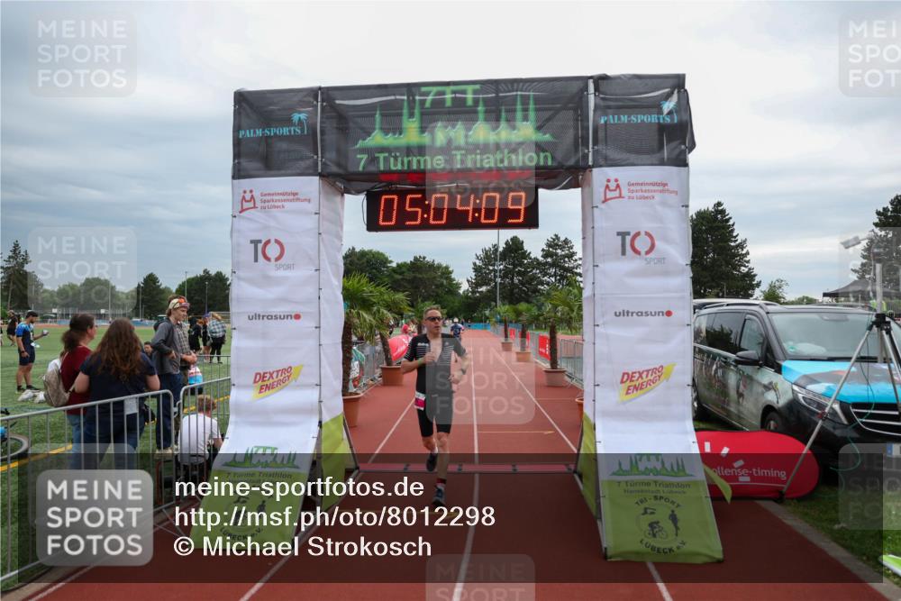 15.06.2025 - 7 Türme Triathlon Michael Strokosch http://msf.ph/oto/8012298 15.06.2025 15:04:08 Ziel 256 meine-sportfotos.de
