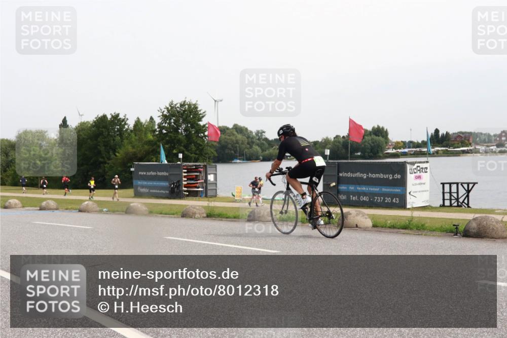 15.06.2025 - 27. Vierlanden-Triathlon H.Heesch http://msf.ph/oto/8012318 15.06.2025 11:07:10 Radfahren 636, 642 meine-sportfotos.de