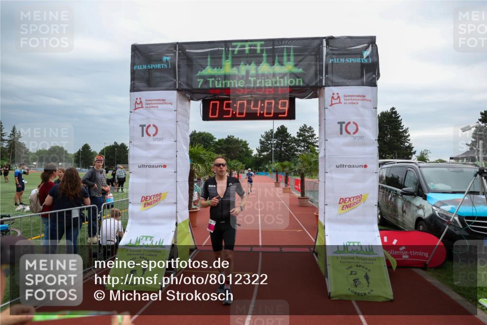 15.06.2025 - 7 Türme Triathlon Michael Strokosch http://msf.ph/oto/8012322 15.06.2025 15:04:09 Ziel 256, 299 meine-sportfotos.de