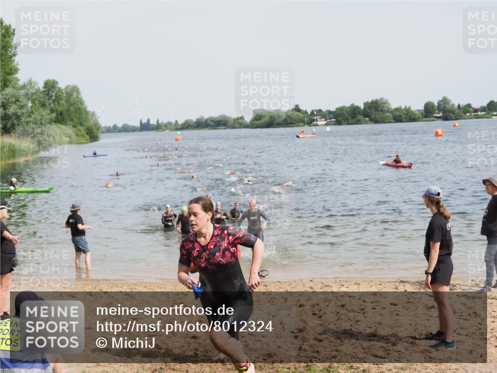 21.06.2025 - 27. Vierlanden-Triathlon MichiJ http://msf.ph/oto/8012324 15.06.2026 10:14:45 Schwimmen 546, 559, 593, 608, 609 meine-sportfotos.de