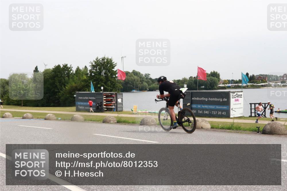 15.06.2025 - 27. Vierlanden-Triathlon H.Heesch http://msf.ph/oto/8012353 15.06.2025 11:07:46 Radfahren 515, 741 meine-sportfotos.de