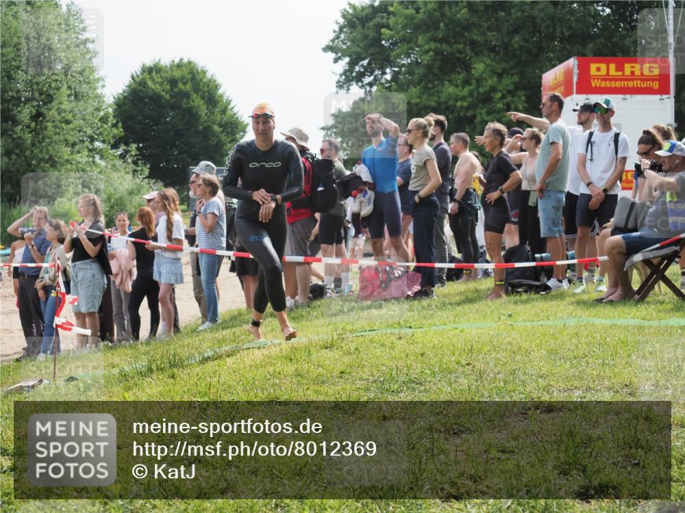 15.06.2025 - 27. Vierlanden-Triathlon KatJ http://msf.ph/oto/8012369 15.06.2025 10:14:07 Schwimmen 472, 475, 632 meine-sportfotos.de