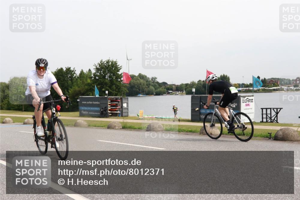 15.06.2025 - 27. Vierlanden-Triathlon H.Heesch http://msf.ph/oto/8012371 15.06.2025 11:07:49 Radfahren 492, 515, 550, 710, 741 meine-sportfotos.de