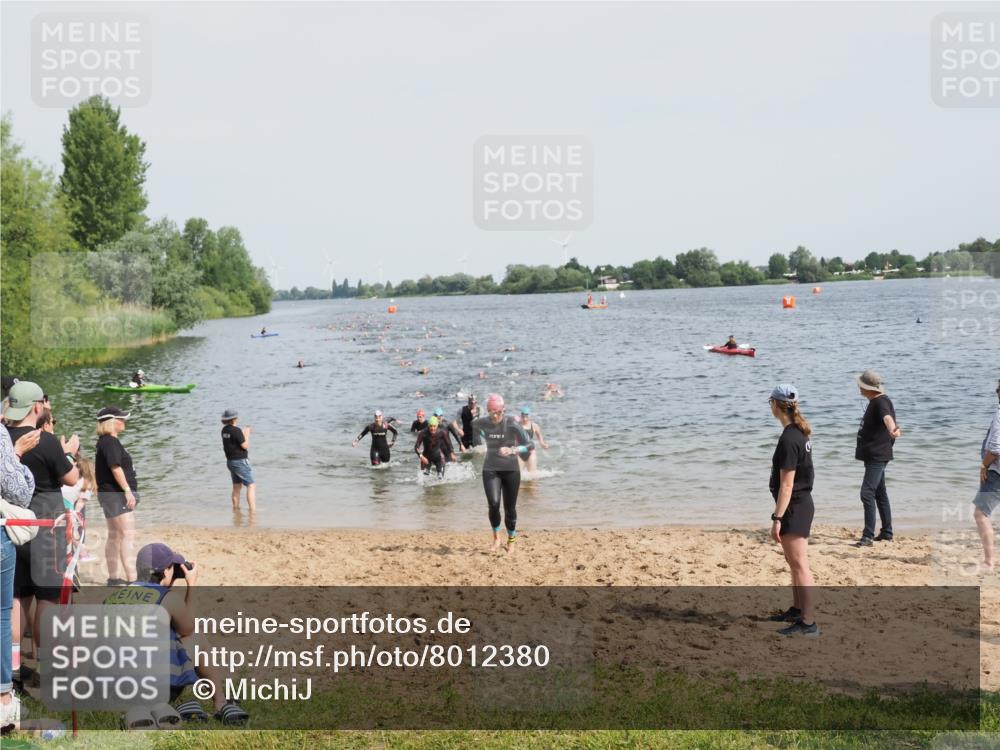 21.06.2025 - 27. Vierlanden-Triathlon MichiJ http://msf.ph/oto/8012380 15.06.2026 10:14:48 Schwimmen 476, 546, 559, 593, 608, 609, 1397 meine-sportfotos.de