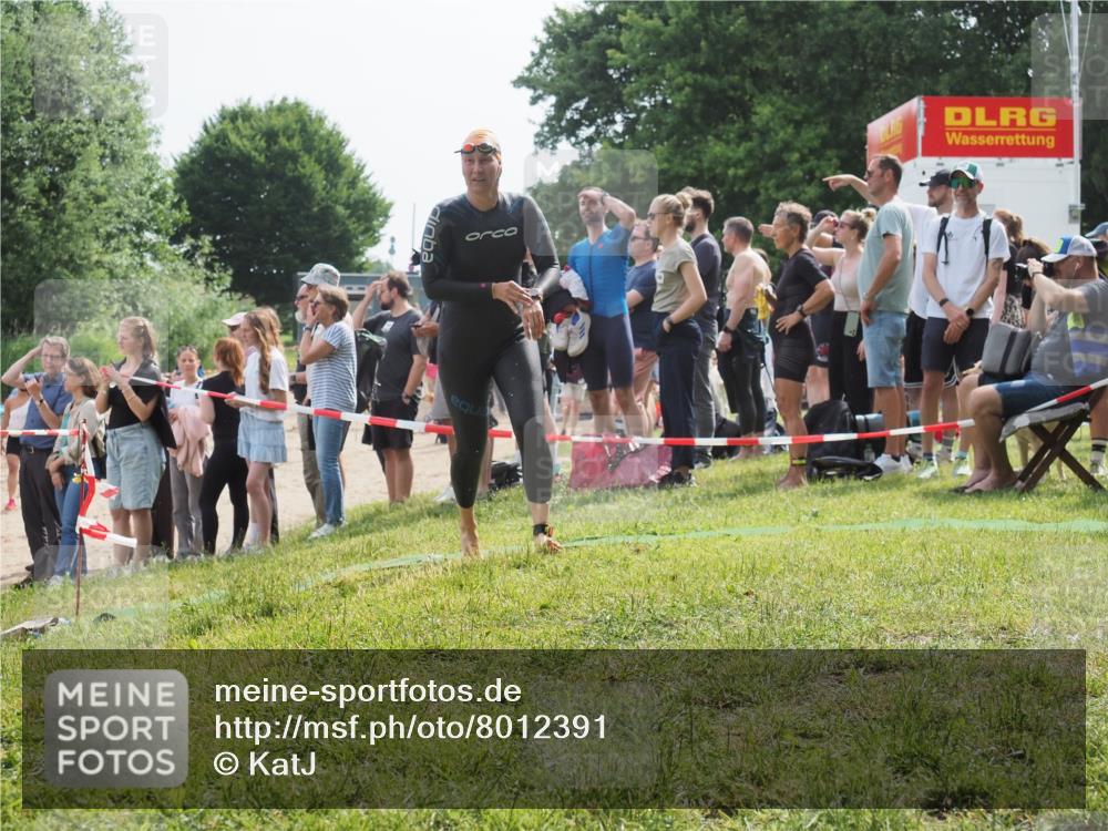 15.06.2025 - 27. Vierlanden-Triathlon KatJ http://msf.ph/oto/8012391 15.06.2025 10:14:07 Schwimmen 472, 475, 632 meine-sportfotos.de