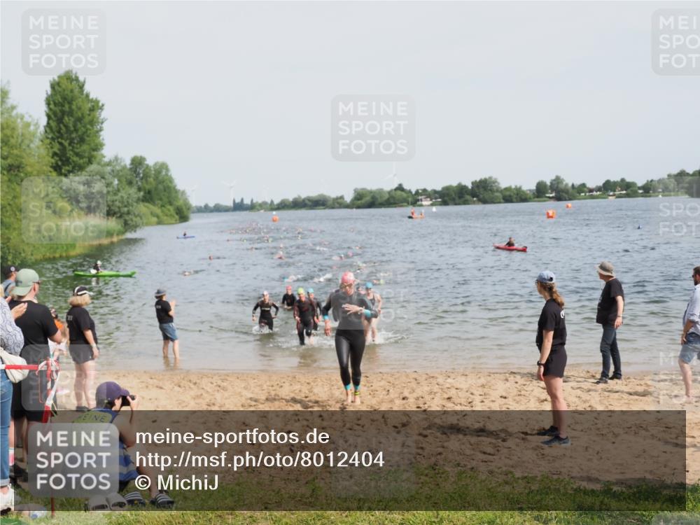 21.06.2025 - 27. Vierlanden-Triathlon MichiJ http://msf.ph/oto/8012404 15.06.2026 10:14:49 Schwimmen 476, 521, 525, 546, 559, 593, 608, 1397 meine-sportfotos.de