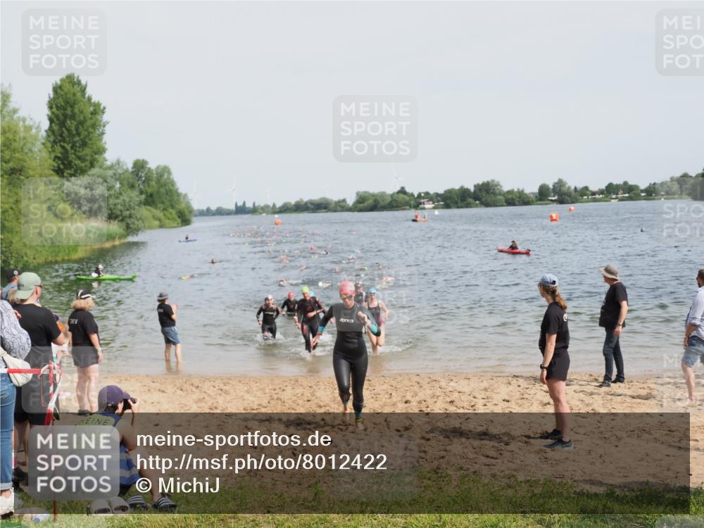 21.06.2025 - 27. Vierlanden-Triathlon MichiJ http://msf.ph/oto/8012422 15.06.2026 10:14:49 Schwimmen 476, 521, 525, 546, 559, 593, 608, 1397 meine-sportfotos.de