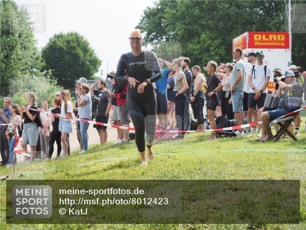 15.06.2025 - 27. Vierlanden-Triathlon KatJ http://msf.ph/oto/8012423 15.06.2025 10:14:08 Schwimmen 472, 475, 632 meine-sportfotos.de