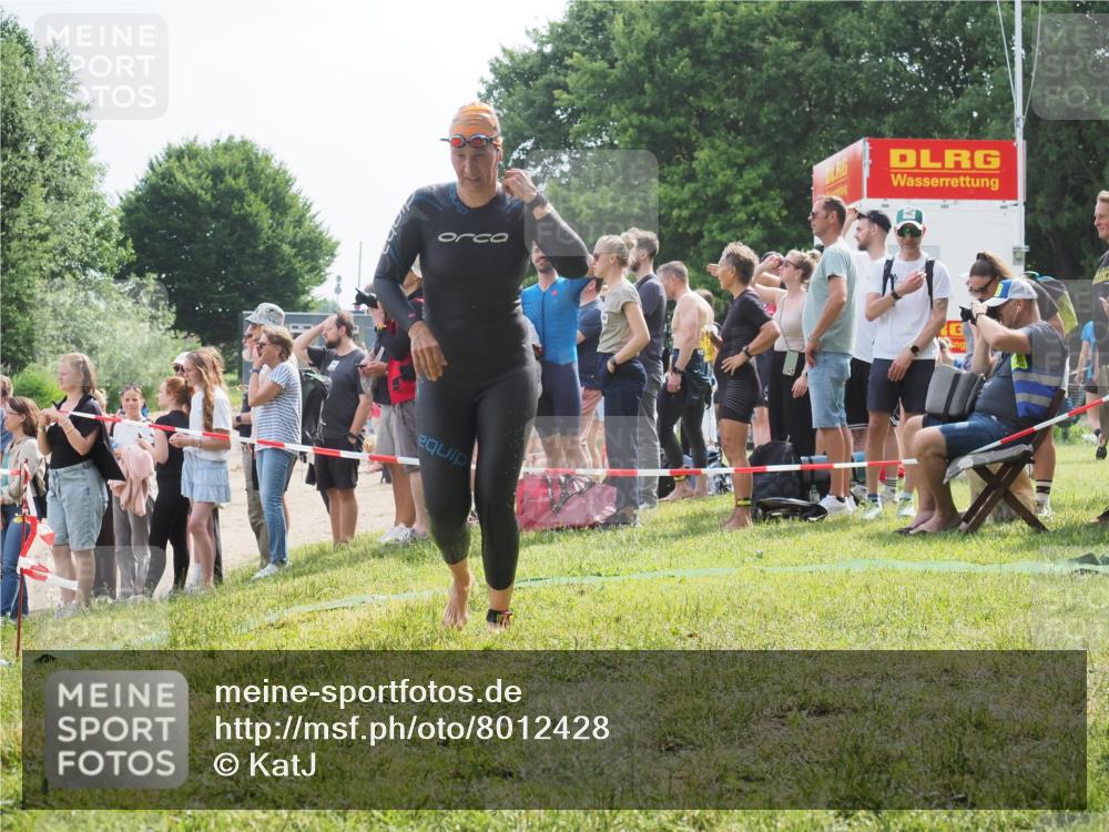 15.06.2025 - 27. Vierlanden-Triathlon KatJ http://msf.ph/oto/8012428 15.06.2025 10:14:08 Schwimmen 472, 475, 632 meine-sportfotos.de