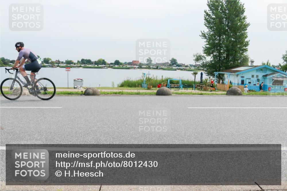 15.06.2025 - 27. Vierlanden-Triathlon H.Heesch http://msf.ph/oto/8012430 15.06.2025 11:06:50 Radfahren 21, 214, 593, 691 meine-sportfotos.de