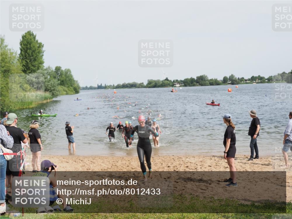 21.06.2025 - 27. Vierlanden-Triathlon MichiJ http://msf.ph/oto/8012433 15.06.2026 10:14:50 Schwimmen 476, 521, 525, 546, 559, 570, 593, 608, 1397 meine-sportfotos.de