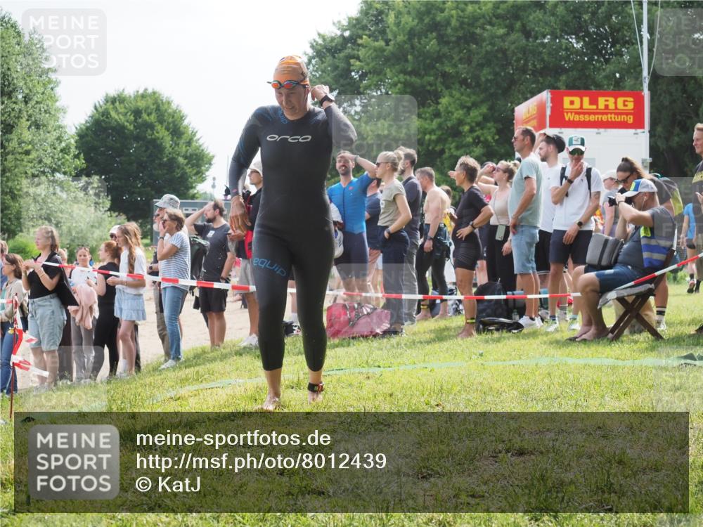 15.06.2025 - 27. Vierlanden-Triathlon KatJ http://msf.ph/oto/8012439 15.06.2025 10:14:08 Schwimmen 472, 475, 632 meine-sportfotos.de