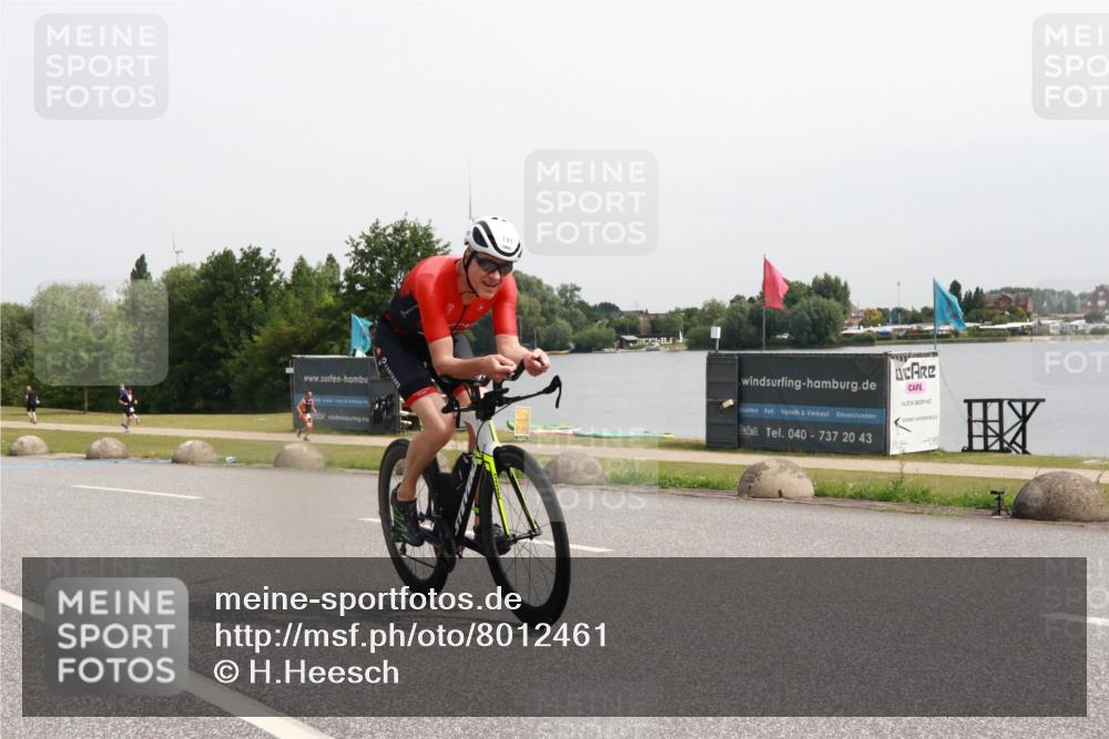 15.06.2025 - 27. Vierlanden-Triathlon H.Heesch http://msf.ph/oto/8012461 15.06.2025 11:08:19 Radfahren 191, 295, 743 meine-sportfotos.de