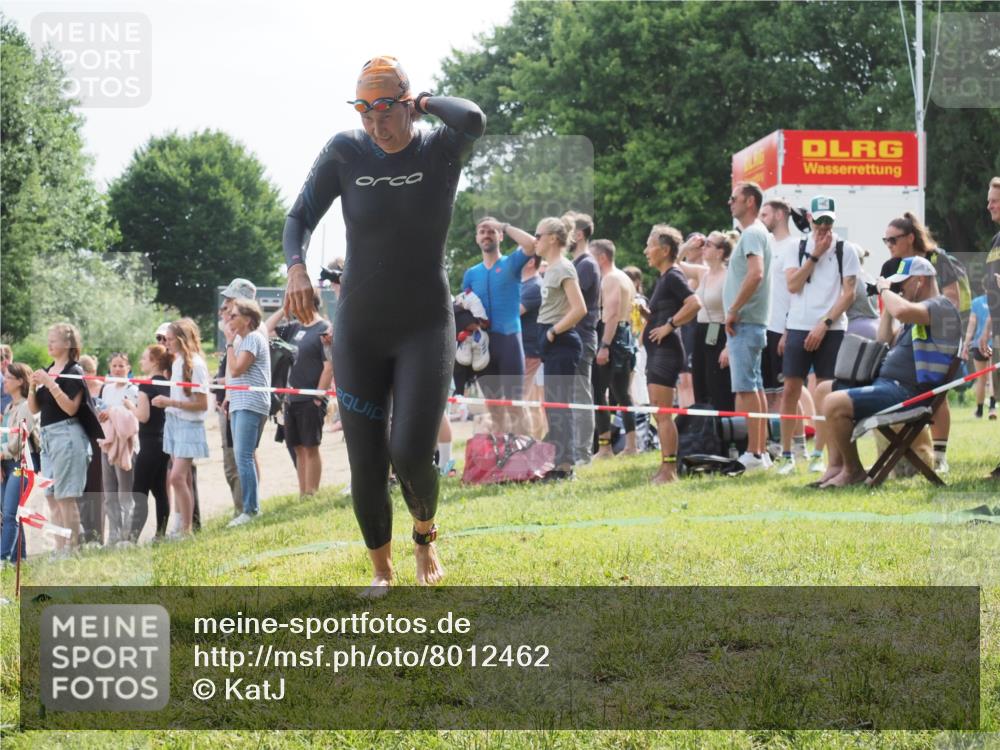 15.06.2025 - 27. Vierlanden-Triathlon KatJ http://msf.ph/oto/8012462 15.06.2025 10:14:08 Schwimmen 472, 475, 632 meine-sportfotos.de