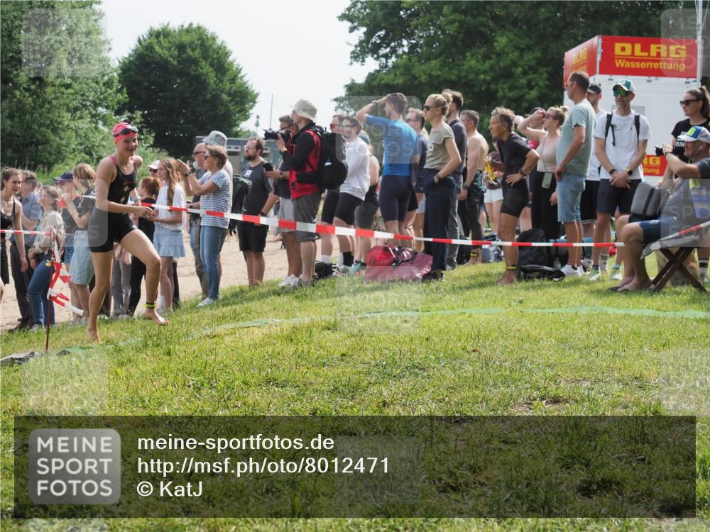 15.06.2025 - 27. Vierlanden-Triathlon KatJ http://msf.ph/oto/8012471 15.06.2025 10:14:13 Schwimmen 475, 632 meine-sportfotos.de