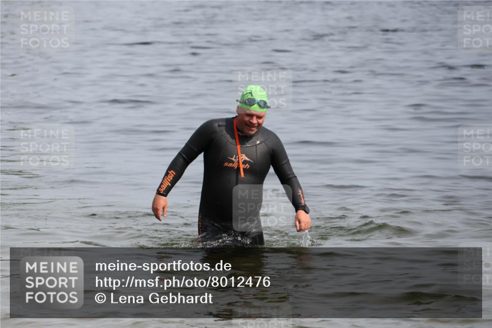 15.06.2025 - 27. Vierlanden-Triathlon Lena Gebhardt http://msf.ph/oto/8012476 15.06.2025 10:10:47 Schwimmen  meine-sportfotos.de
