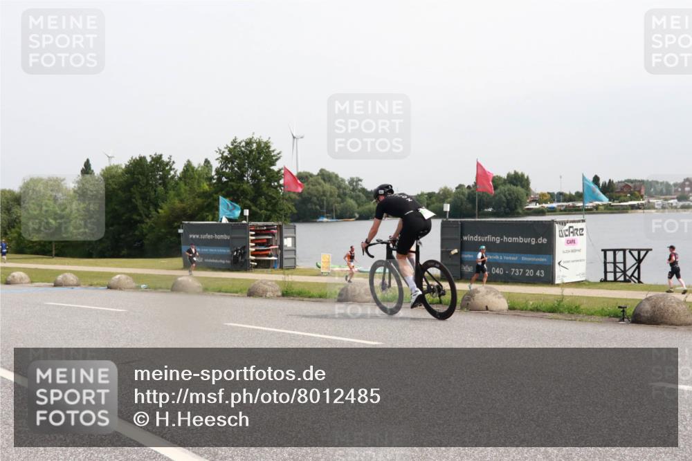 15.06.2025 - 27. Vierlanden-Triathlon H.Heesch http://msf.ph/oto/8012485 15.06.2025 11:08:23 Radfahren 191, 295, 662, 743 meine-sportfotos.de