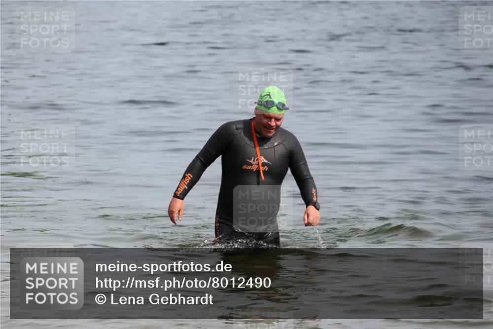 15.06.2025 - 27. Vierlanden-Triathlon Lena Gebhardt http://msf.ph/oto/8012490 15.06.2025 10:10:47 Schwimmen  meine-sportfotos.de