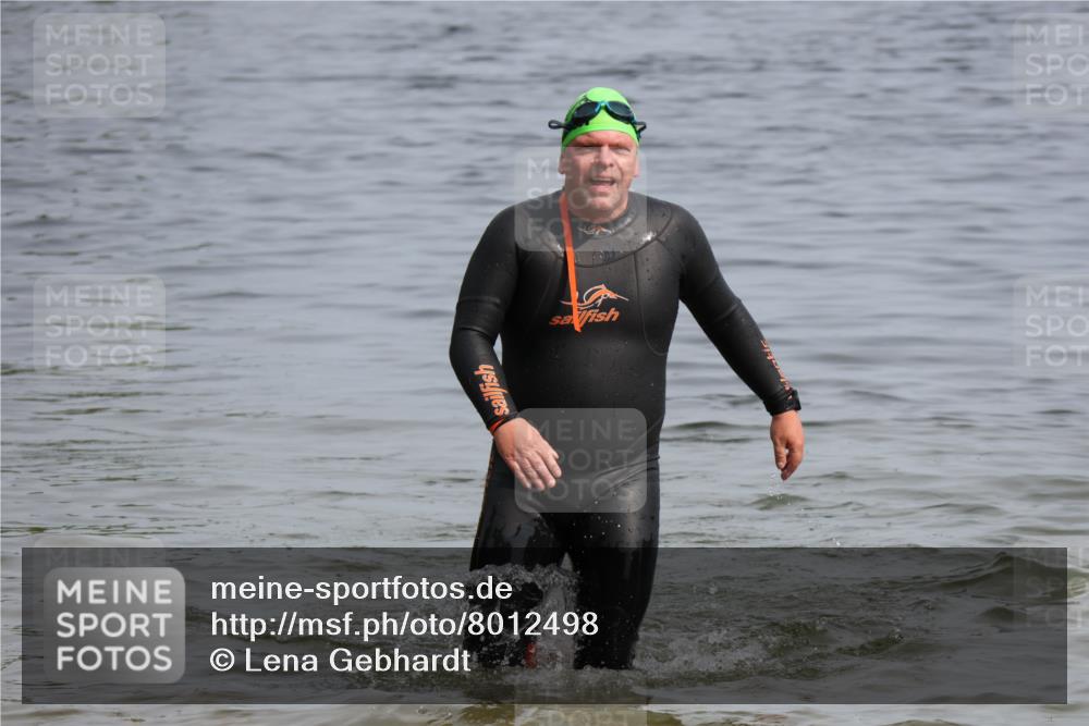 15.06.2025 - 27. Vierlanden-Triathlon Lena Gebhardt http://msf.ph/oto/8012498 15.06.2025 10:10:51 Schwimmen  meine-sportfotos.de